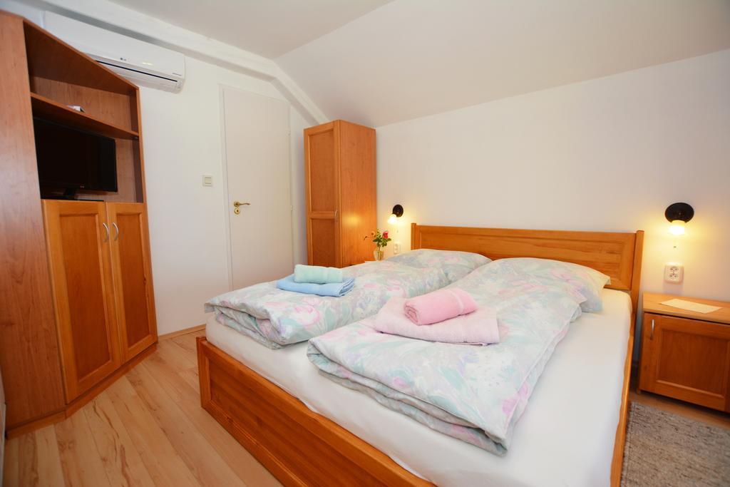 Viragoskert Apartman เฮวิซ ห้อง รูปภาพ
