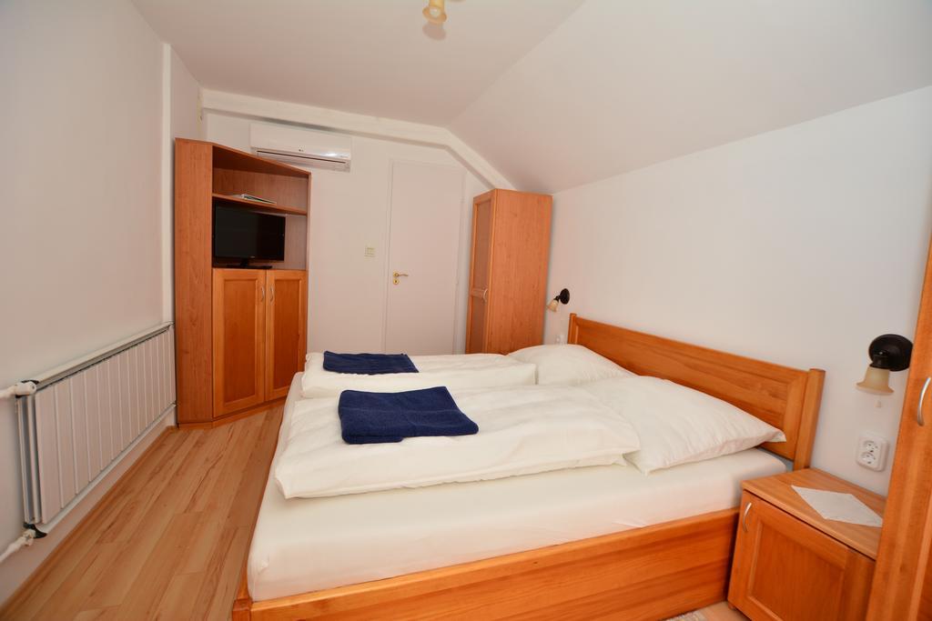 Viragoskert Apartman เฮวิซ ห้อง รูปภาพ
