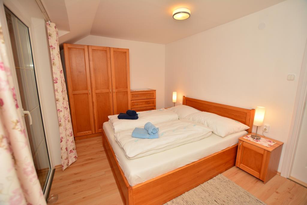 Viragoskert Apartman เฮวิซ ห้อง รูปภาพ