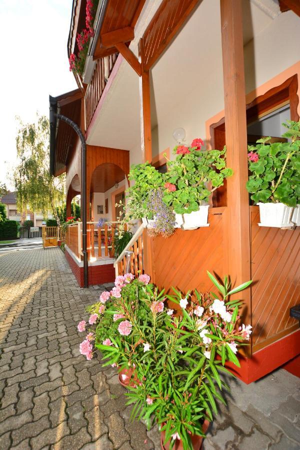 Viragoskert Apartman เฮวิซ ภายนอก รูปภาพ