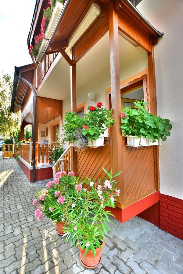 Viragoskert Apartman เฮวิซ ภายนอก รูปภาพ